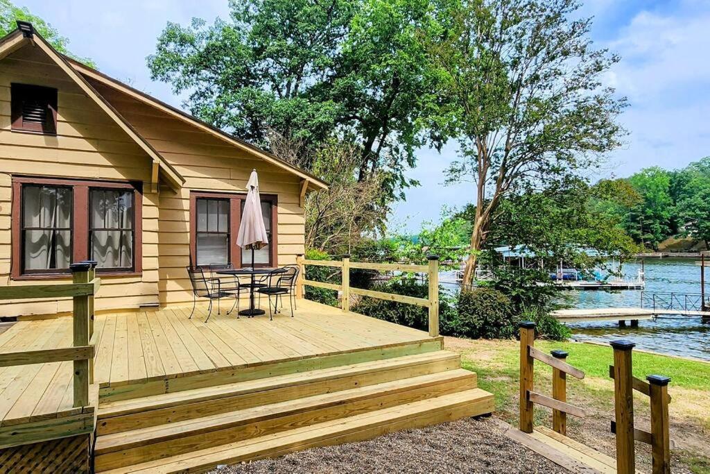 #05 - Lakefront Two Bedroom Cottage- Pet Friendly ฮอตสปริงส์ ภายนอก รูปภาพ