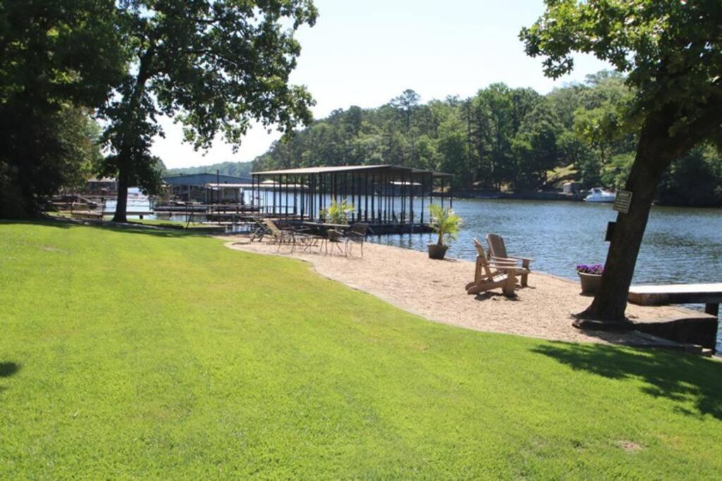 #05 - Lakefront Two Bedroom Cottage- Pet Friendly ฮอตสปริงส์ ภายนอก รูปภาพ