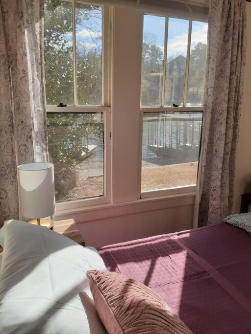 #05 - Lakefront Two Bedroom Cottage- Pet Friendly ฮอตสปริงส์ ภายนอก รูปภาพ