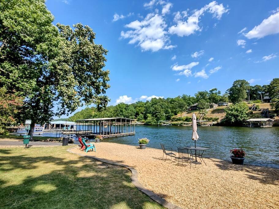 #05 - Lakefront Two Bedroom Cottage- Pet Friendly ฮอตสปริงส์ ภายนอก รูปภาพ