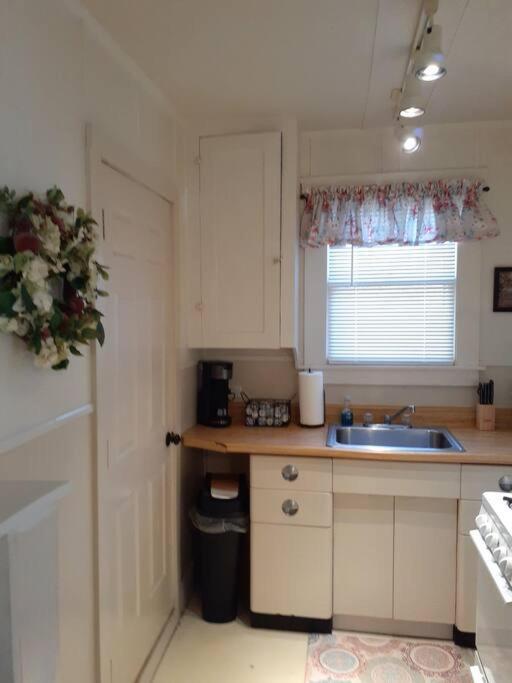 #05 - Lakefront Two Bedroom Cottage- Pet Friendly ฮอตสปริงส์ ภายนอก รูปภาพ